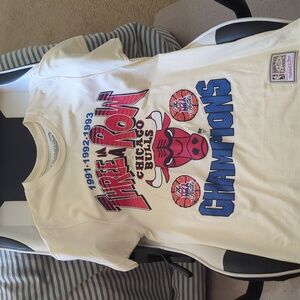Chicago bulls graphic tee